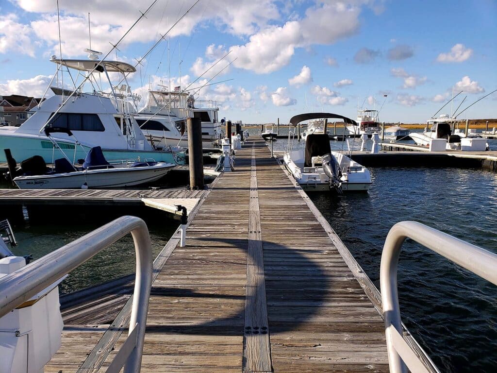 Schooner Island Marina wet boat slips on Intracoastal Waterway