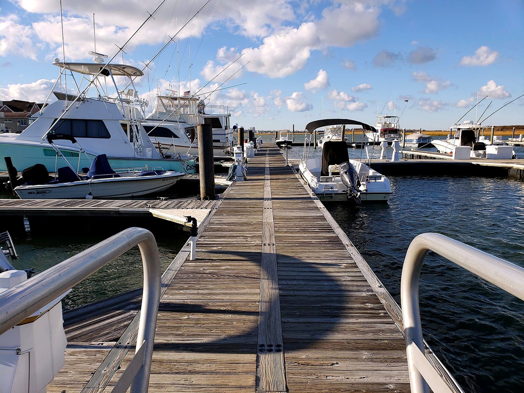 Transient dockage at Schooner Island Marina